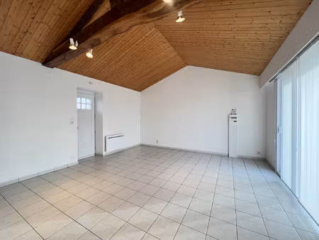 'charmante maisonnette studio en centre bourg de saint-julie