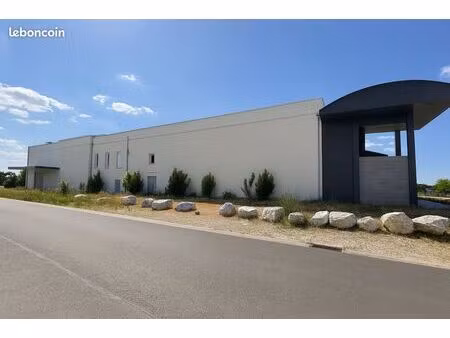 batiment 1 pièce 2200 m²