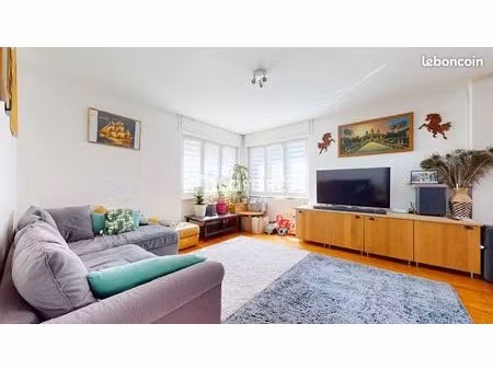 maison 9 pièces 214 m²