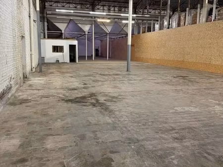 entrepôt/box de stockage 800m2 à louer