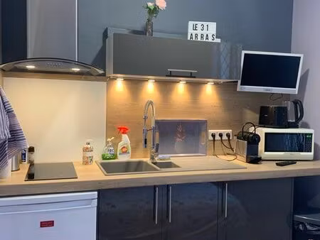 joli studio meublé place des heros en centre-ville