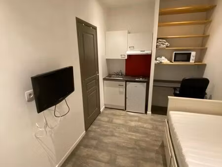 jolie studio meublé