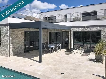 maison 10 pièces 270 m²