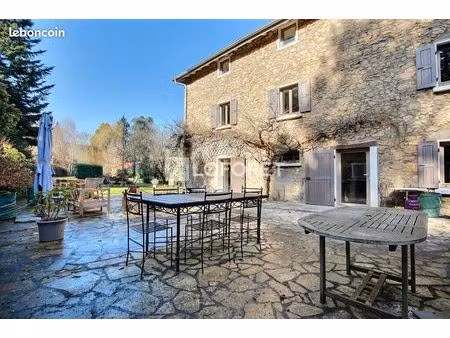 propriété 6 pièces 367 m²