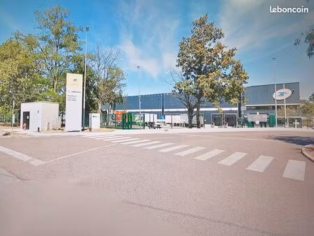 local d’activité / entrepôt avec parking camions – emplacement stratégique proche colissim