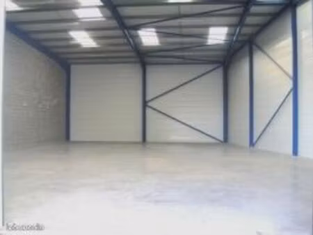 proche rocade local 310m2 avec deux bureaux acces camion