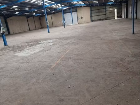 2 batiments 1500 et 1000 m2 a vendre