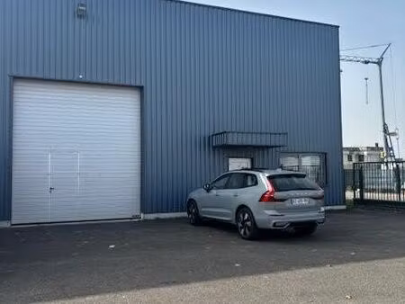 location cellule de 300 m2