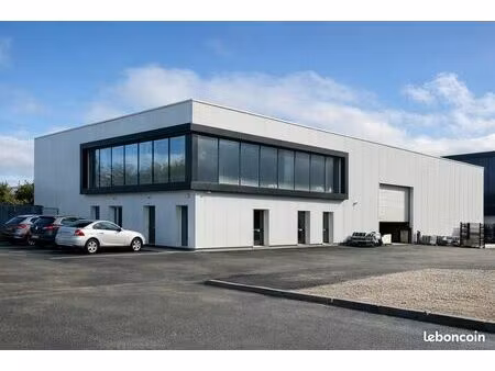 bureaux 1633 m² tresses