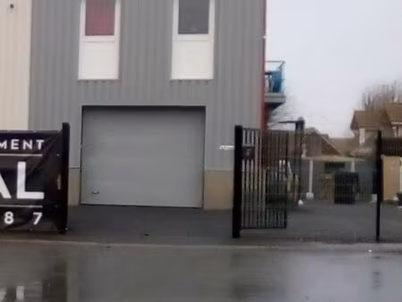 local professionnel 200m²