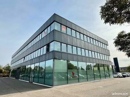 bureaux 617 m²