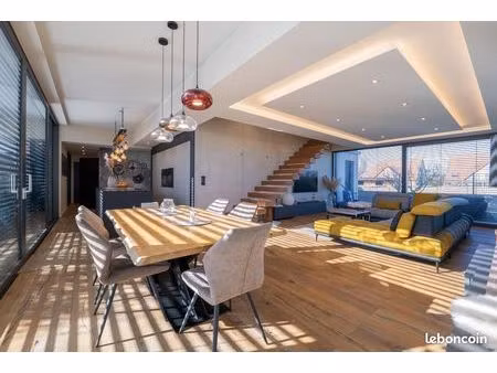 maison 8 pièces 253 m²