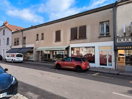 local commercial + appartement au-dessus – bonne rentabilité