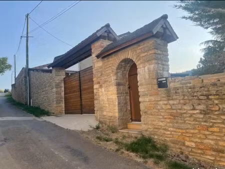 maison de plain-pied à la campagne