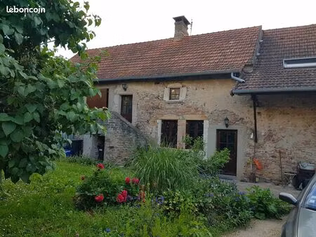 maison en pierre avec terrain