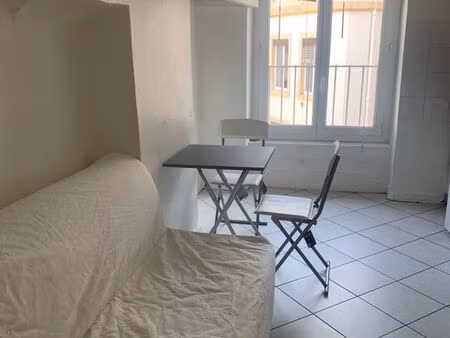 beau studio meublé métro saxe gambetta