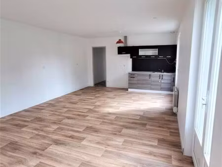 logement au calme 2 chambres avec jardin et garage – grande pièce de vie lumineuse