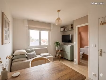 studio lumineux rénové + grenier  bail saisonnier