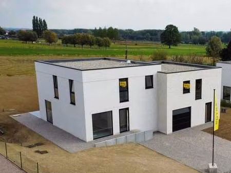 instapklare halfopen nieuwbouwwoning met vier slaapkamers...