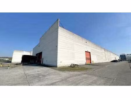 entrepôt à louer près de l'e19 à malines