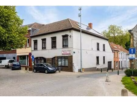 espace commercial sur la place centrale de lembeek