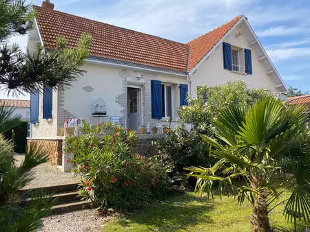vente maison à longeville-sur-mer (85560) : à vendre / 129m² longeville-sur-mer