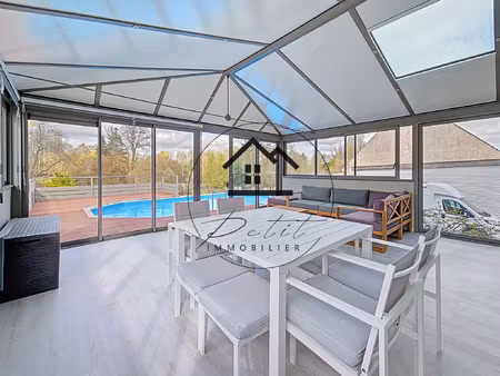 maison lumineuse avec piscine 4 pièces 2728 m2 de terrai