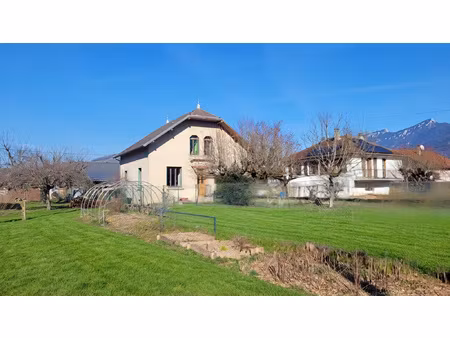 entre deux guiers  proche centre