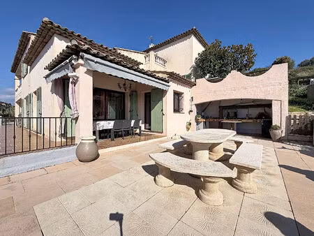 propriété avec 2 villas sur terrain de 2 900 m² ? vue mer