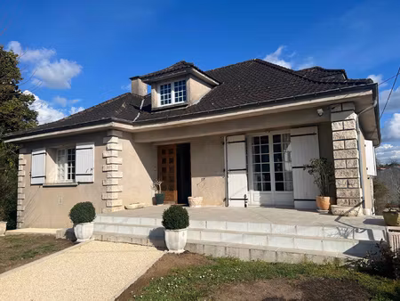 maison semi enterré 3 chambres  jardin  garage.