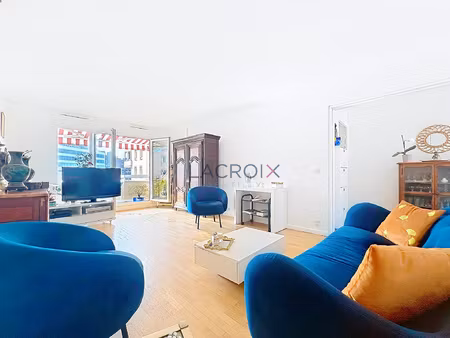 appartement 5 pièces traversant avec balcon à 3 min du métro