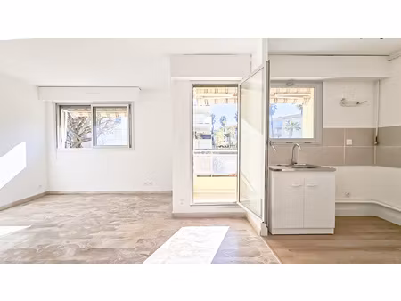 t1 32 m2 secteur jardin olbius riquier - terrasse - cave -