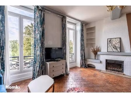 orleans quai de prague  proche pont royal