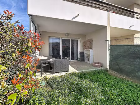 st cannat  apt t2 avec terrasse  jardinet et 2 parkings