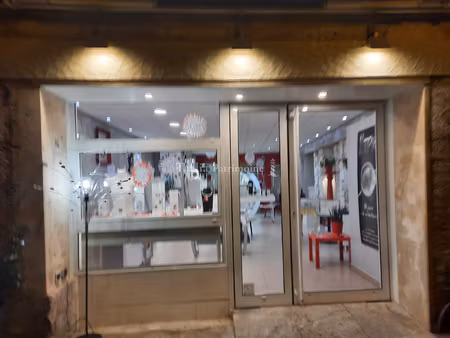 immeuble de caractère avec local professionnel au coeur de br