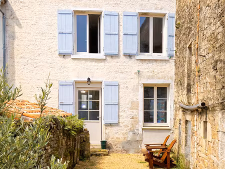 charmante maison de ville familiale avec terrasse et dépenda