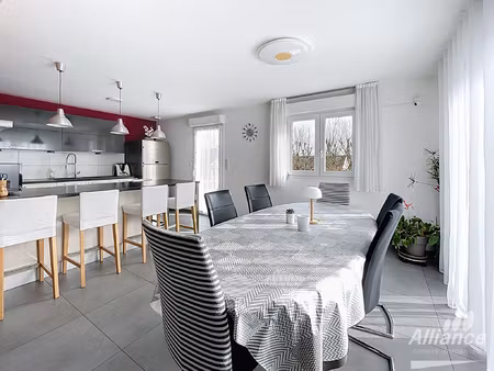 belle maison clé en main avec grande pièce de vie et jardin