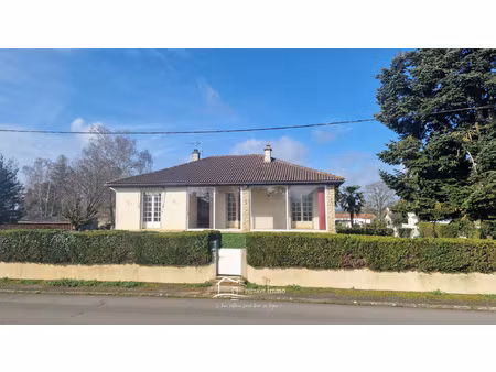 maison familiale avec sous-sol complet et terrain 3 chambr