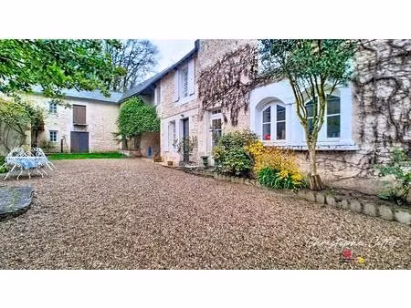 maison en pierre de caractère ? 207 m² ? 8 pièces ? bonnes 86300