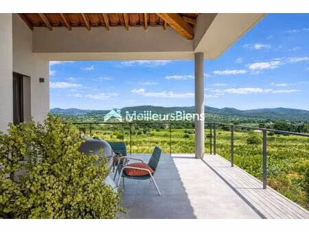 superbe villa à l'architecture moderne et aux prestations haut de gamme: « un art de vivre