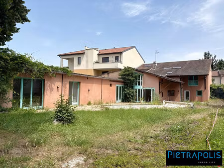 maison de caractère 280 m² et 170 m² de dépendances en centr