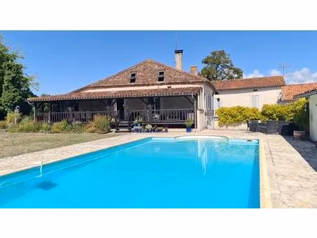 maison bourgeoise a vendre  avec piscine et 2 maisons d'amis