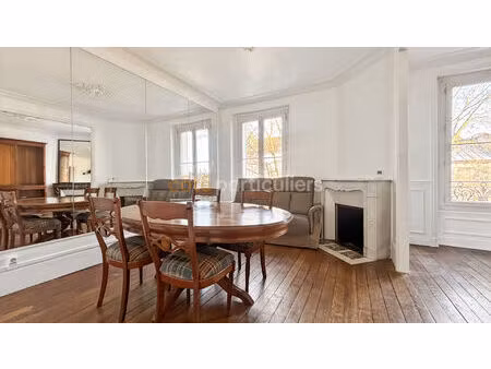 appartement de caractère avec balcon - bld v. hugo