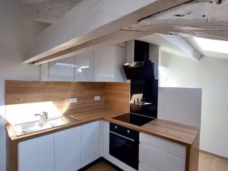 superbe t2 entierement rénové avec prestations moderne