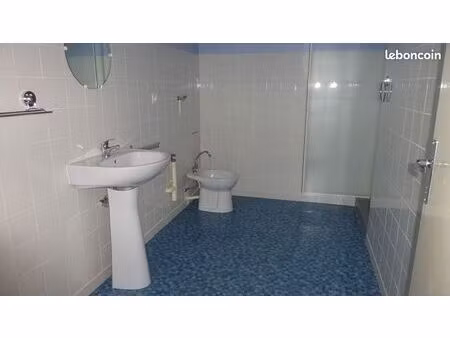 bel appartement avec ascenseur