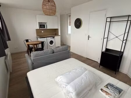 studio meublé très lumineux