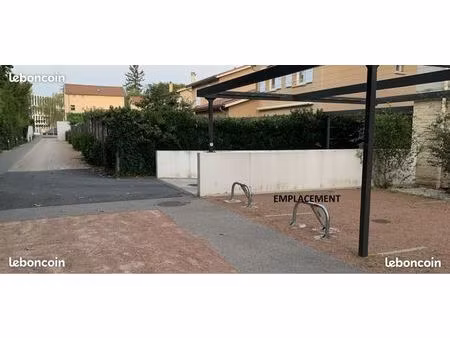 location place de parking dans résidence sécurisée