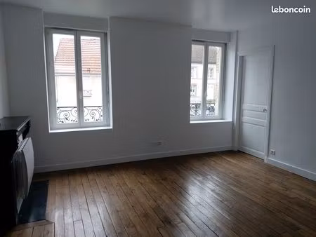 grand appartement f3 avec balcon