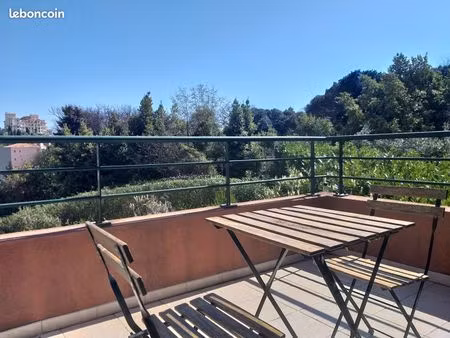 particulier 2 pièces dernier étage