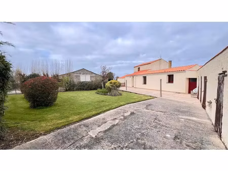 vente maison au bernard (85560) : à vendre / 120m² le bernard
